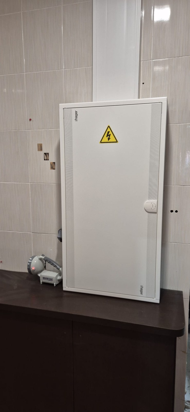 Armoire électrique fermée sécurisée